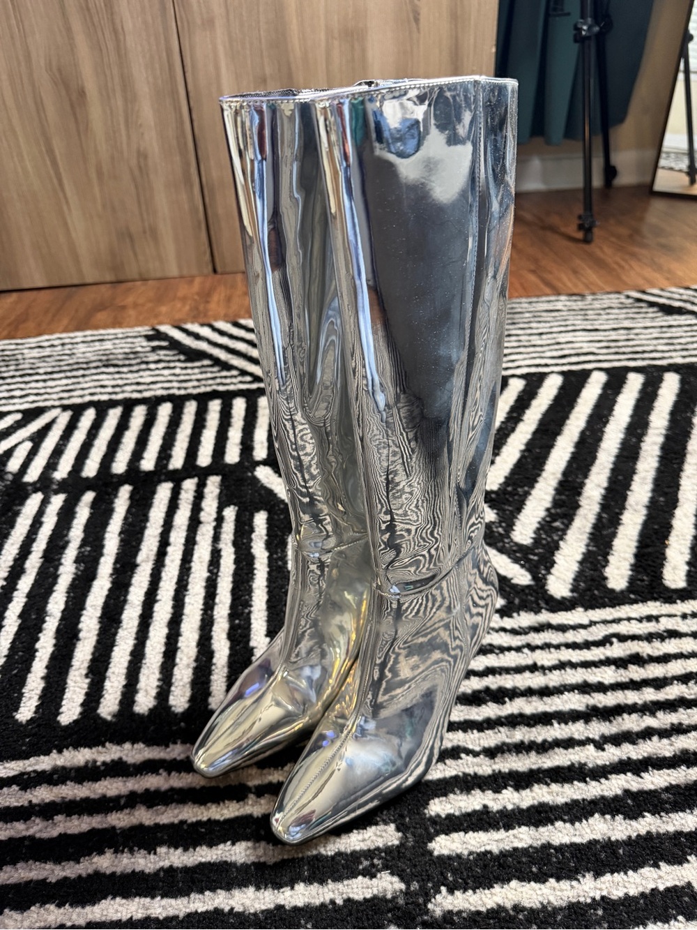 Silver Metallic Knee-High Women's - Picture 4 of 7